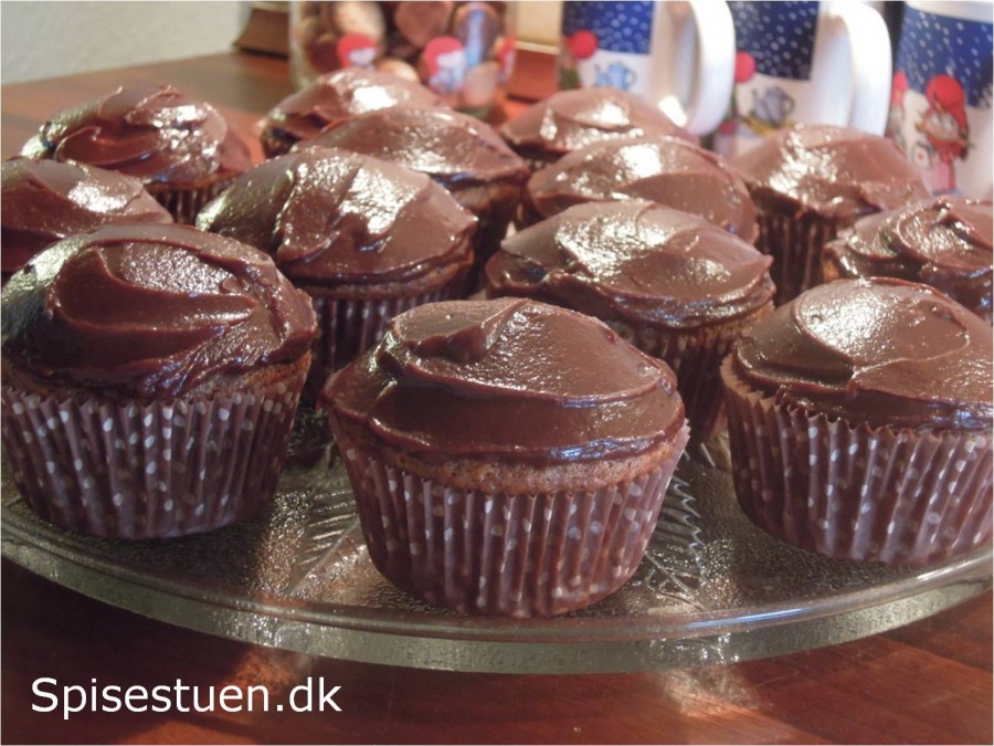 dadel-muffins-med-chokoladetopping-15
