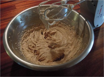 kanelkaffe-muffins-med-karamel-frosting-10