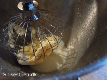mandelboller-med-hjemmelavet-smør-3