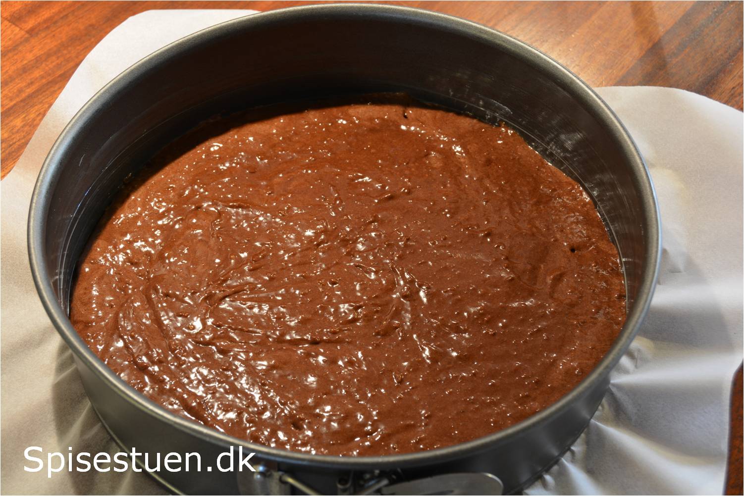 Chokoladekage med chokolademousse og hindbærgelé