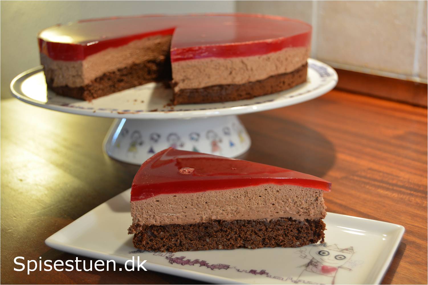 Chokoladekage med chokolademousse og hindbærgelé