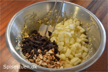 æblemuffins-med-mandler-og-chokolade-5