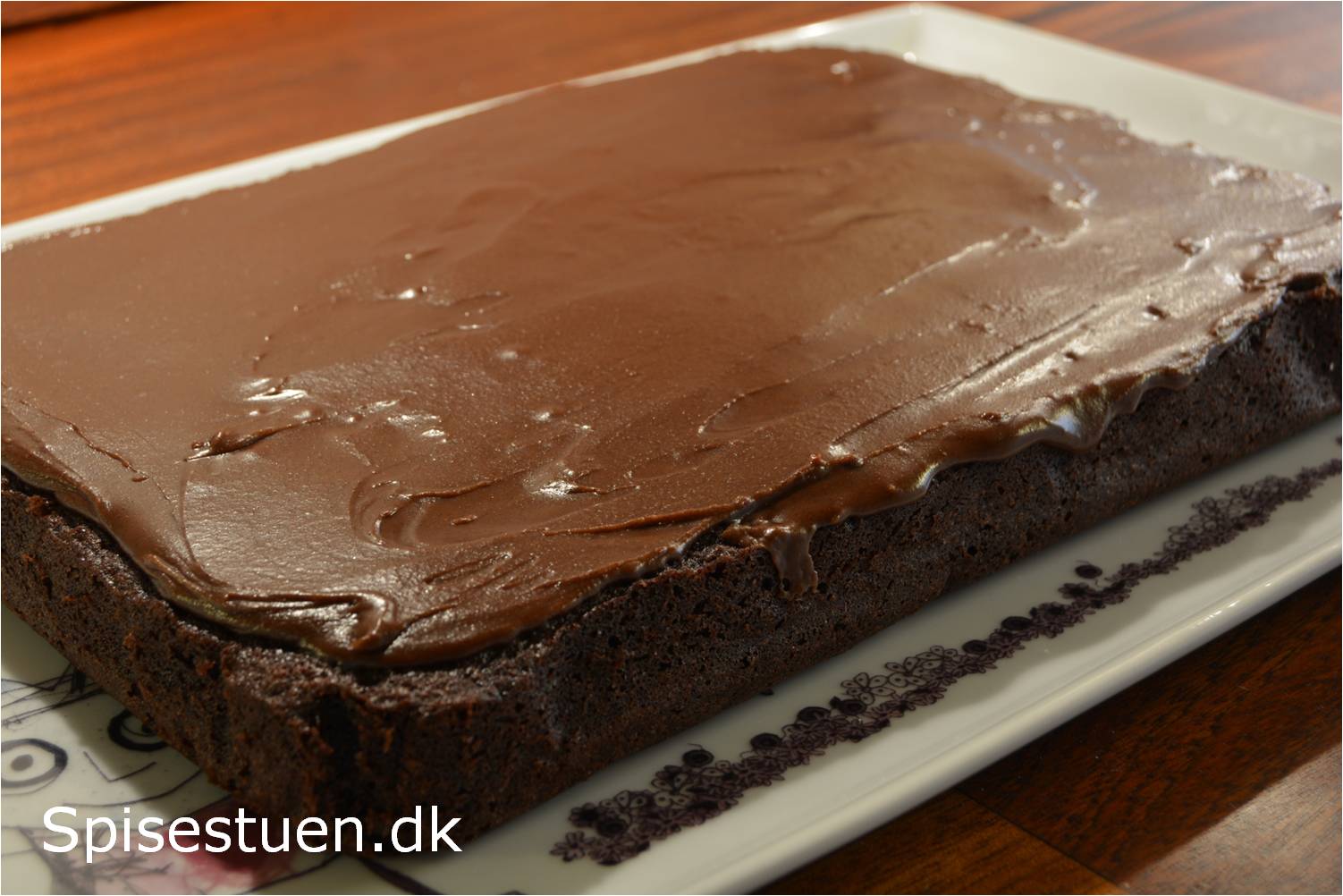 Svampet chokoladekage med kanelglasur Spisestuen kanelkage