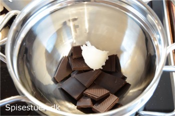 ristet-rugbrød-med-smeltet-chokolade-3