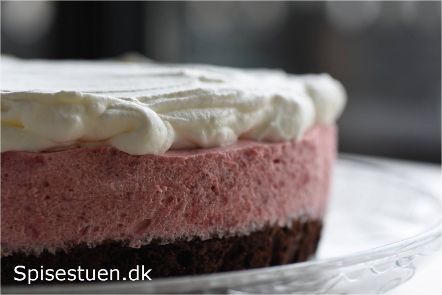 chokoladekage-med-jordbærmousse-1