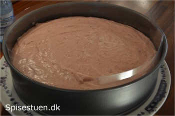 chokoladekage-med-jordbærmousse-12