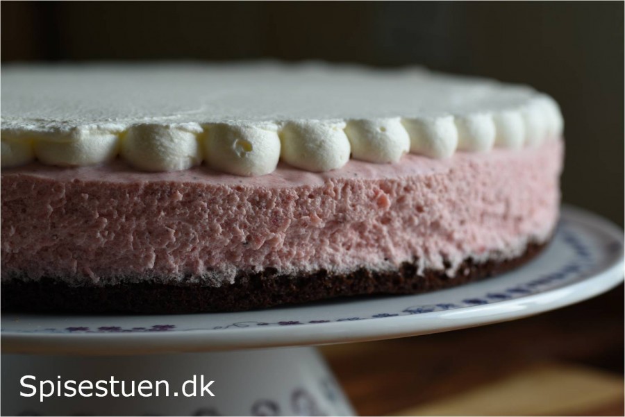chokoladekage-med-jordbærmousse-23