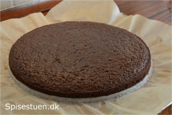 chokoladekage-med-jordbærmousse-24