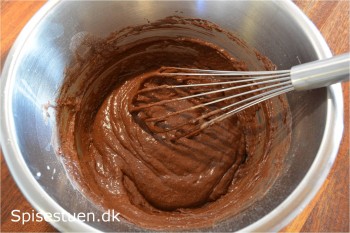 chokoladekage-med-jordbærmousse-8