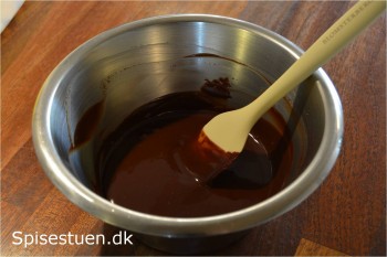chokoladeroulade-med-rabarber-19