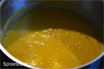 græskarsuppe-med-parmesanbrød-8