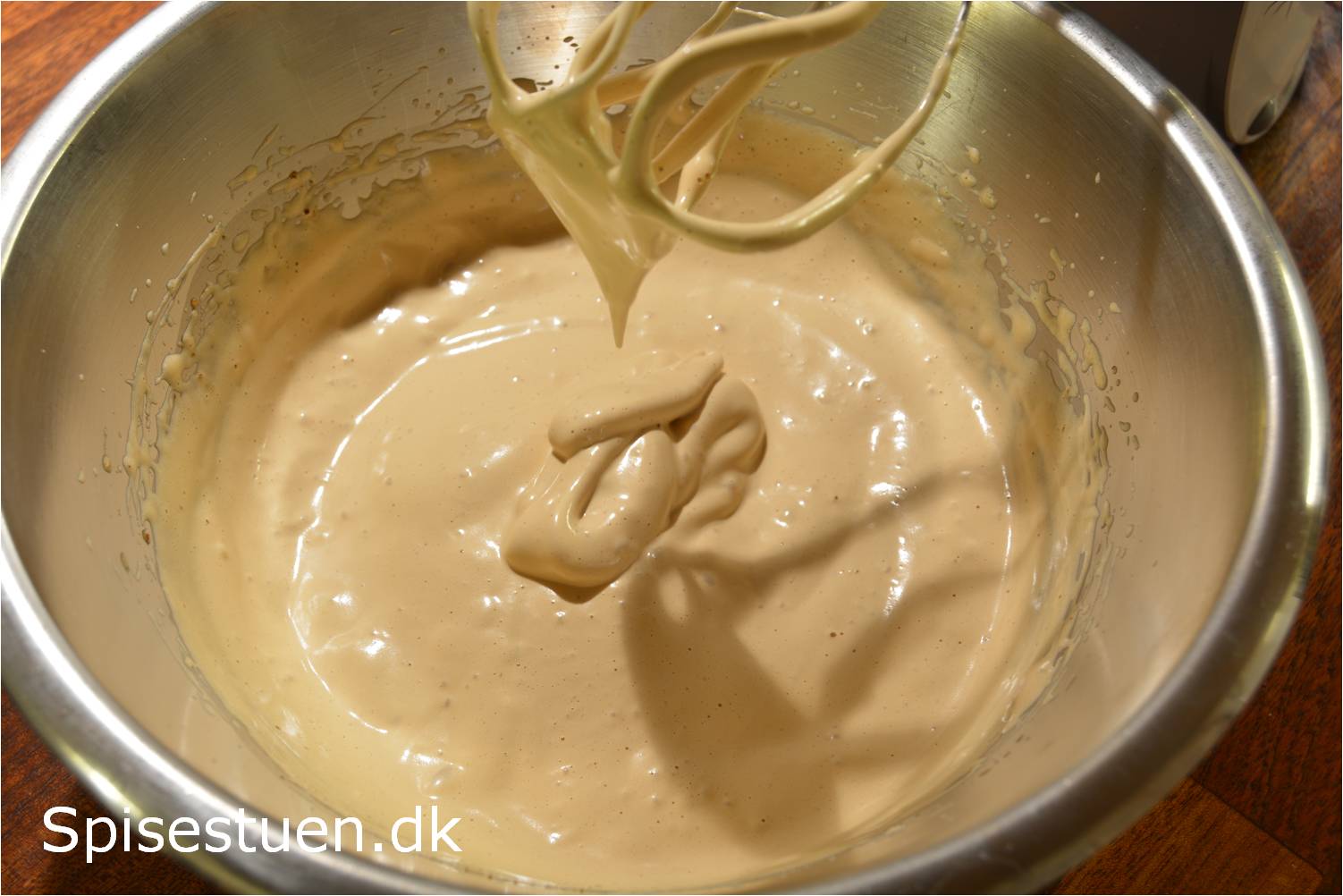 Nøddebund med mokkamousse