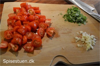 pasta-med-tomat-og-hvidløg-2