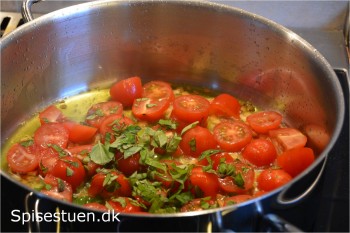 pasta-med-tomat-og-hvidløg-4