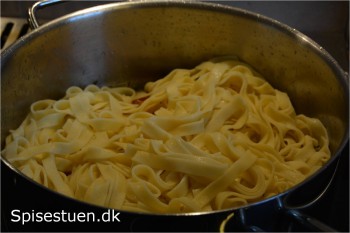 pasta-med-tomat-og-hvidløg-6