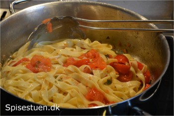 pasta-med-tomat-og-hvidløg-7