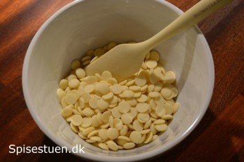 hindbærmuffins-med-hvid-chokoladecreme-19