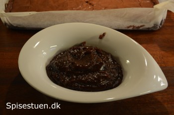 brownie-med-sveskemos-og-risalamande-5