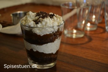 brownie-med-sveskemos-og-risalamande-8