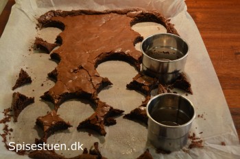 brownie-med-sveskemos-og-risalamande-9