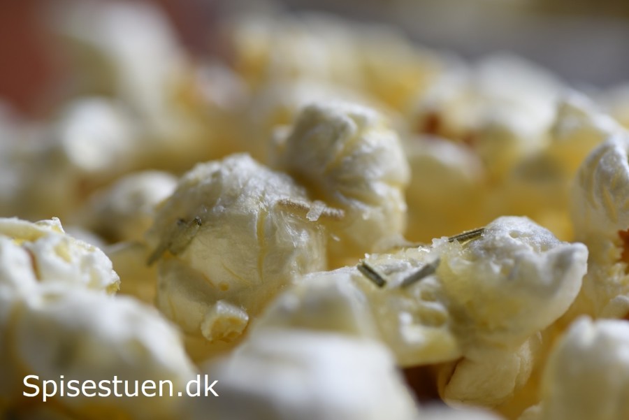 popcorn-med-smeltet-smør-og-parmesan-10