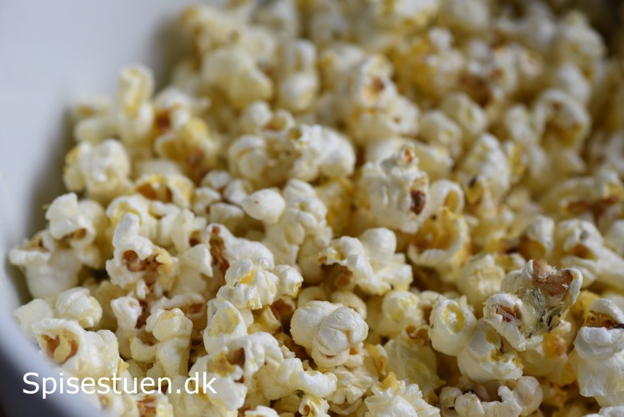 popcorn-med-smeltet-smør-og-parmesan-12