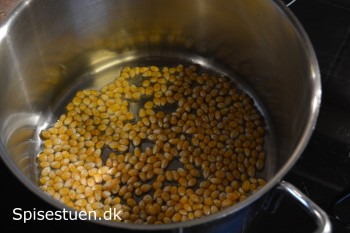popcorn-med-smeltet-smør-og-parmesan-3