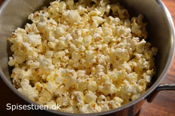 popcorn-med-smeltet-smør-og-parmesan-5