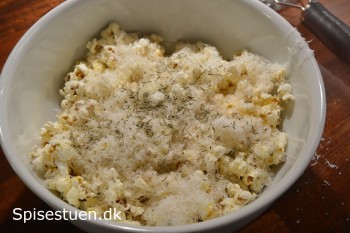 popcorn-med-smeltet-smør-og-parmesan-7