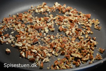 ahornsirupfromage-på-nøddebund-med-mokkaskum-24