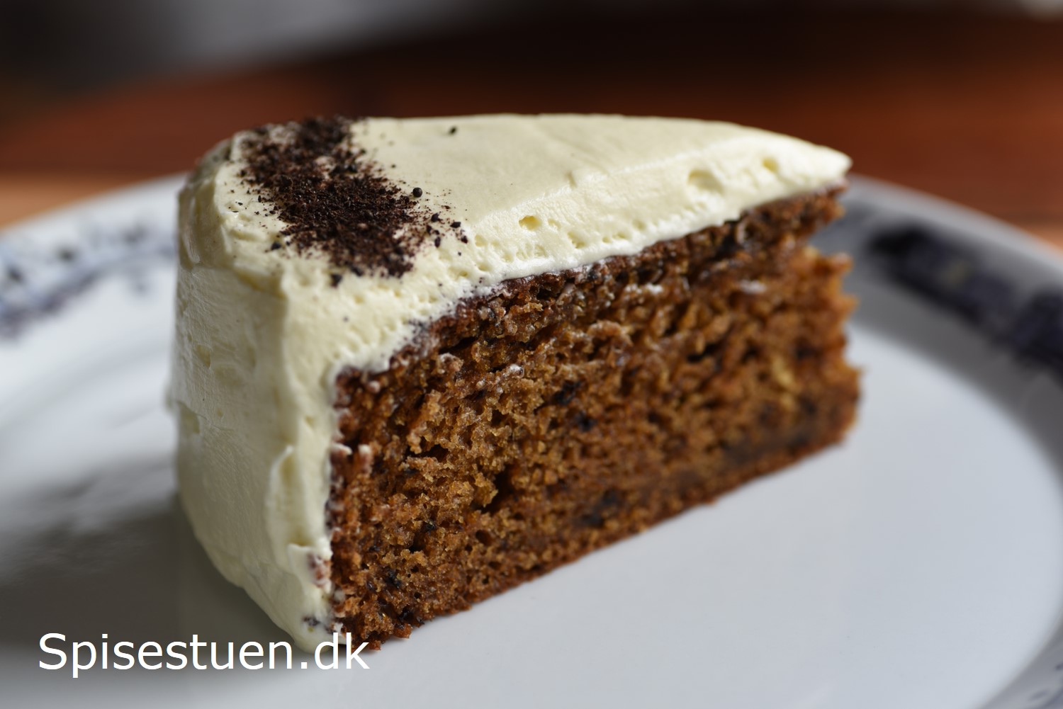 Lakridskage med hvid chokoladecreme Spisestuen kanelkage