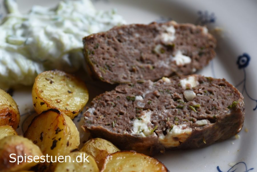 græsk-farsbrød-med-citronkartofler-og-tzaziki-8