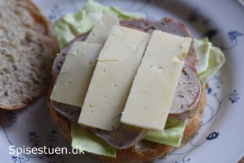 sandwich-med-spidskaal-farsbroed-og-ost-3