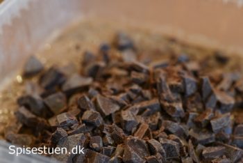 smaa-rugboller-med-chokolade-og-noedder-4