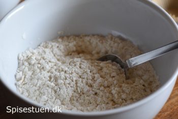 vaniljemuffins-med-havregryn-og-chokolade-1-5