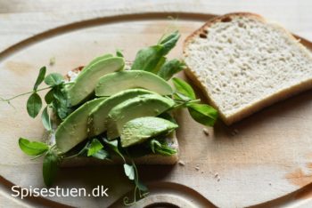 sandwich-med-aerteskud-avocado-og-flanksteak-3