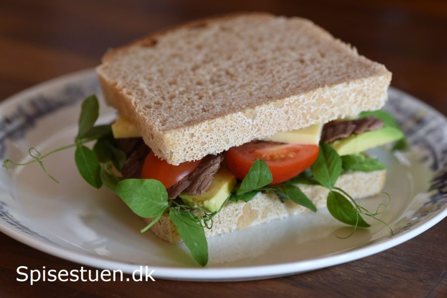 sandwich-med-aerteskud-avocado-og-flanksteak-6