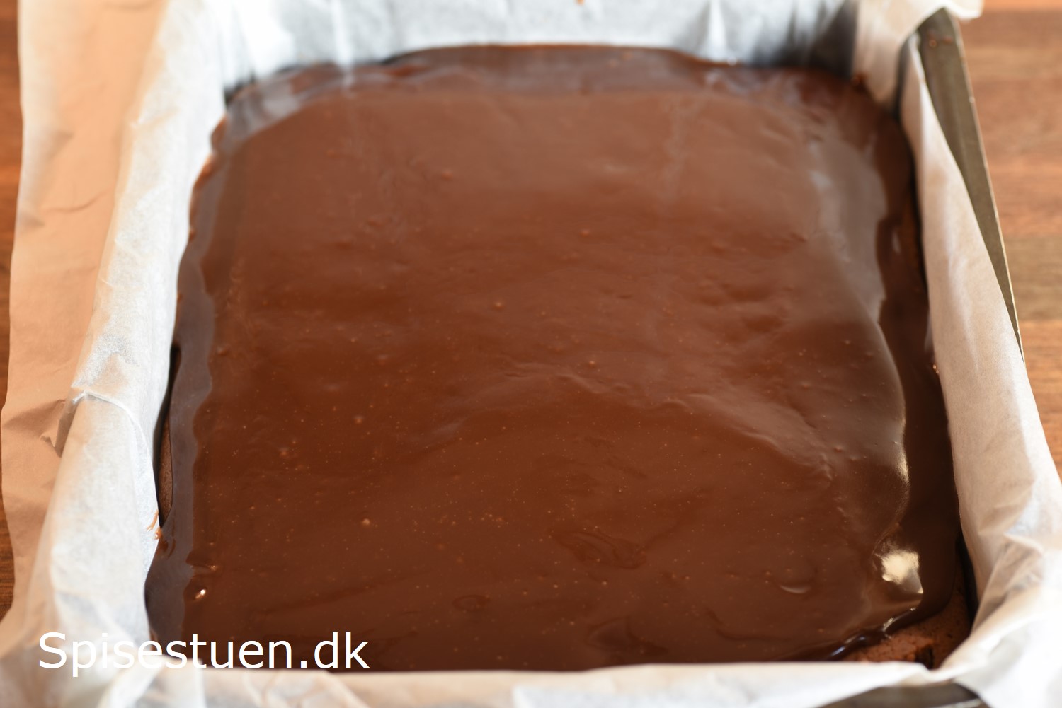 Kanelkage med karamel chokoladeglasur Spisestuen kanelkage