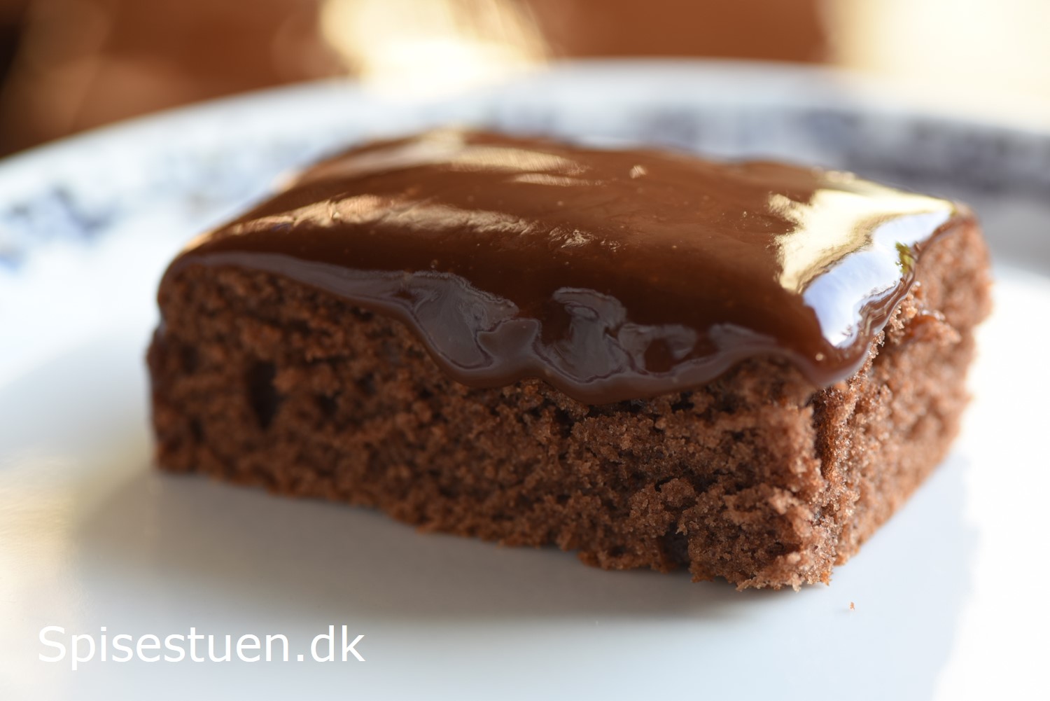 Kanelkage med karamel chokoladeglasur Spisestuen kanelkage