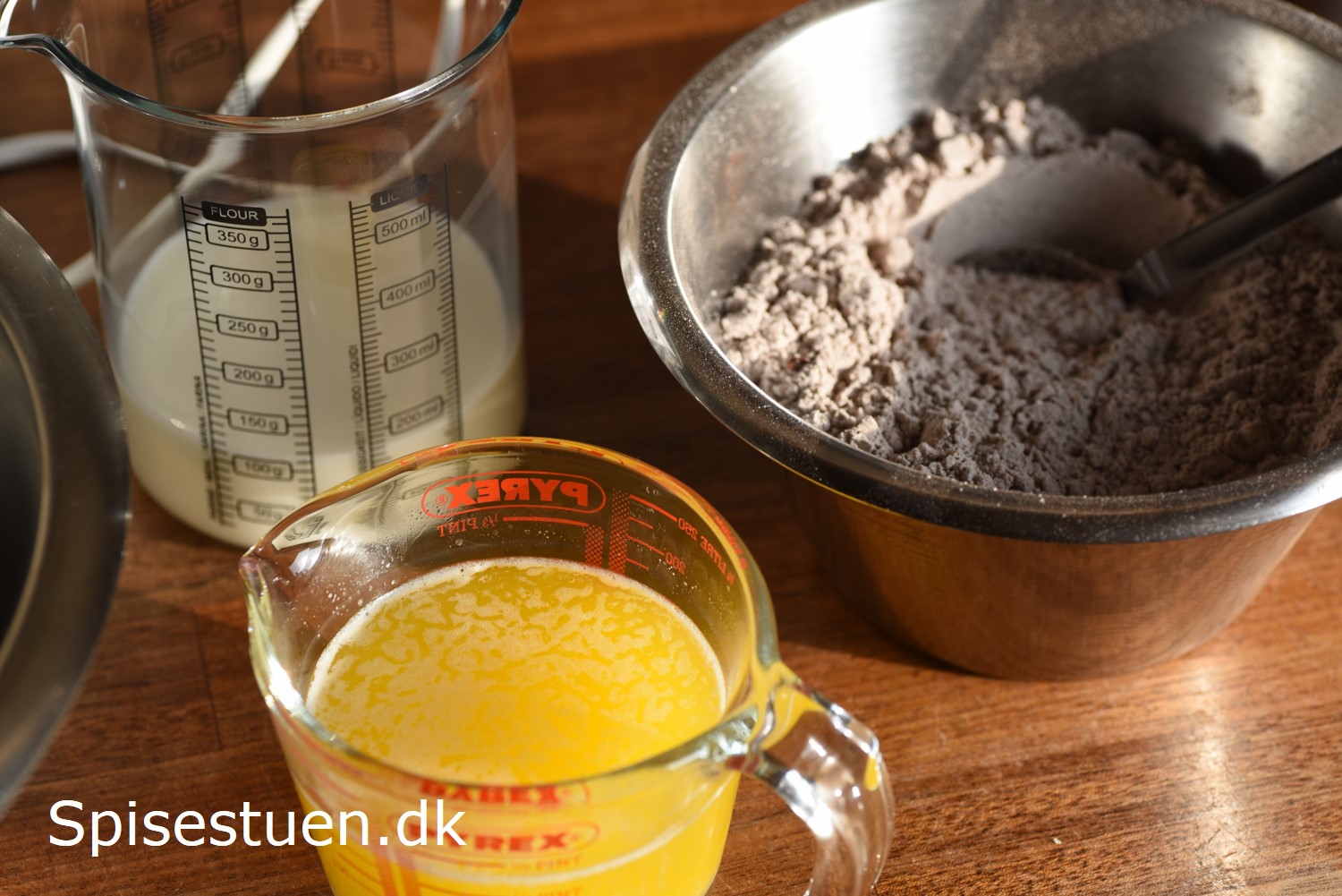 Kanelkage med karamel chokoladeglasur Spisestuen kanelkage