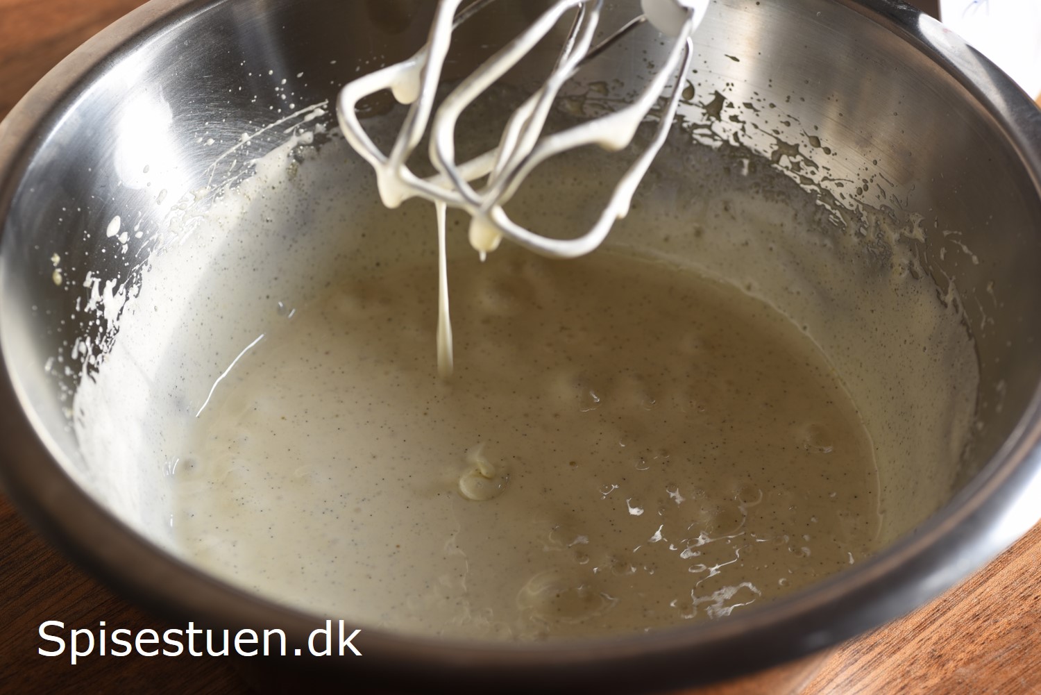 Kanelkage med karamel chokoladeglasur Spisestuen kanelkage