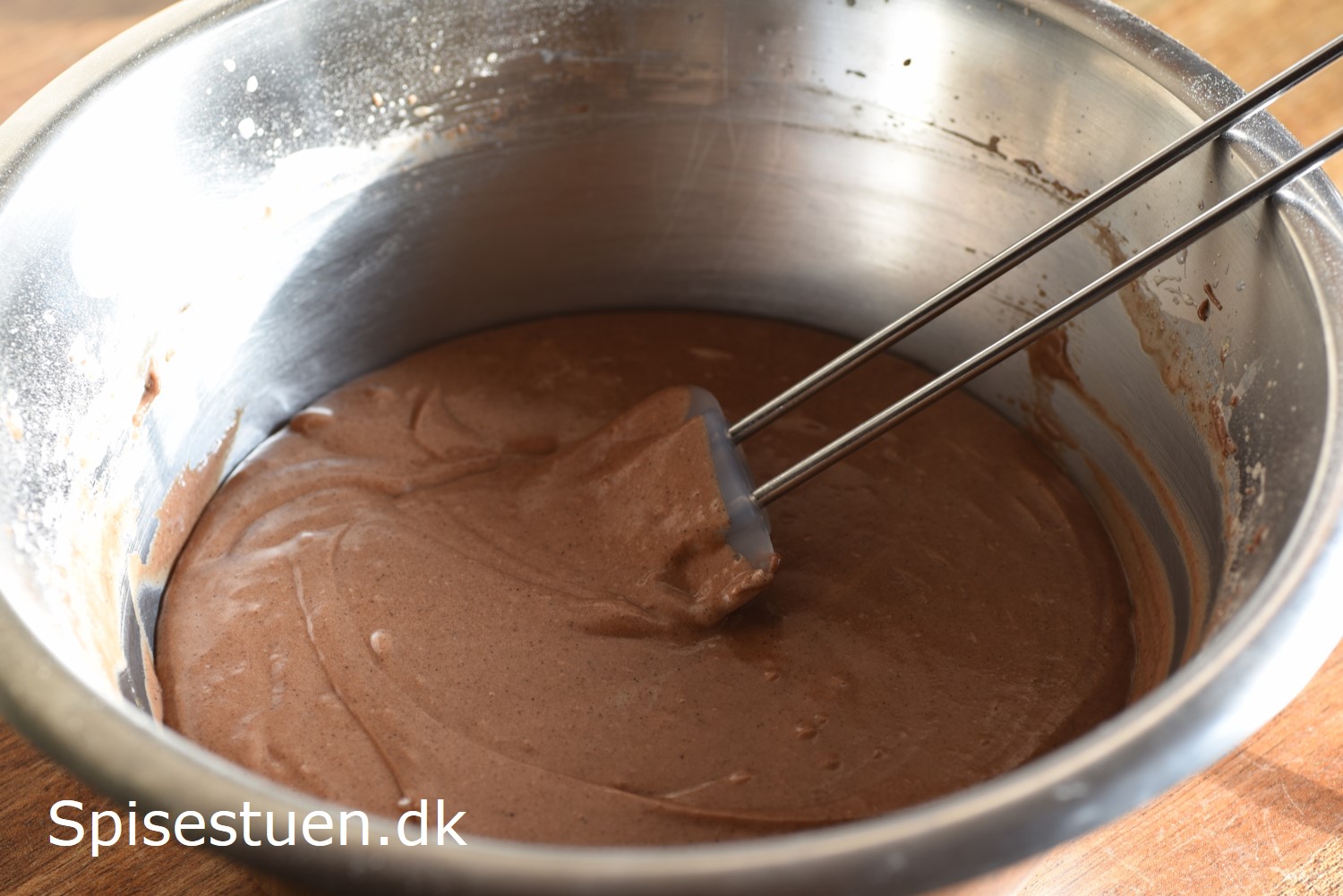 Kanelkage med karamel chokoladeglasur Spisestuen kanelkage