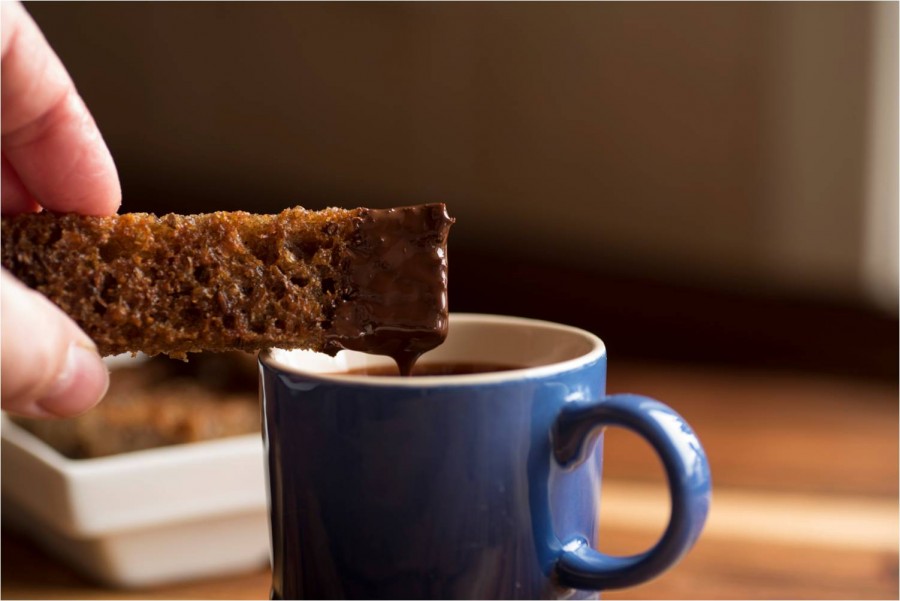 ristet-rugbrød-med-smeltet-chokolade-thumb