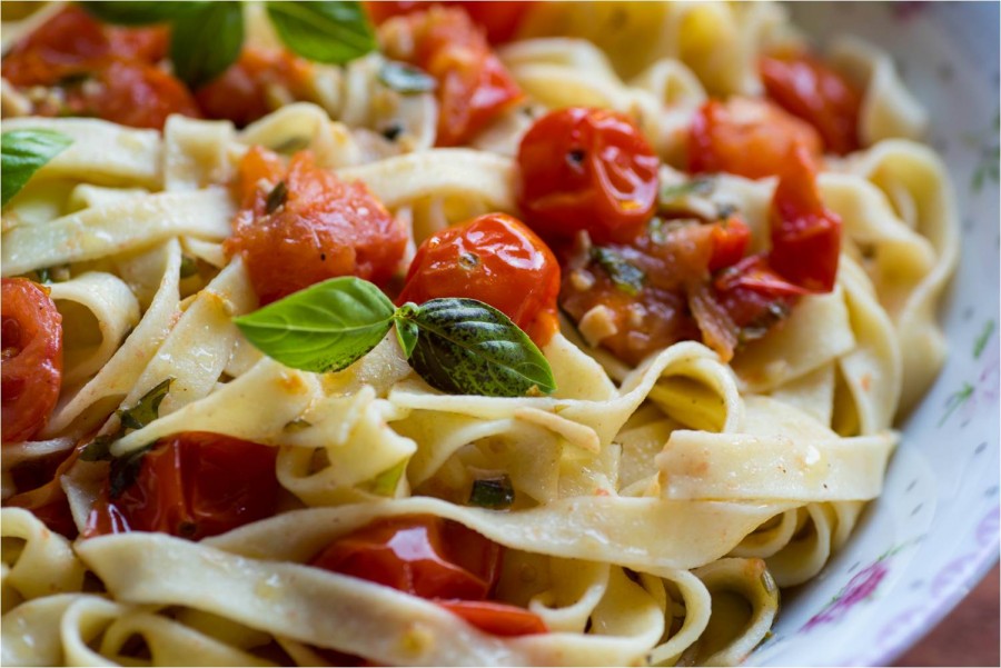 pasta-med-tomat-og-hvidløg-thumb