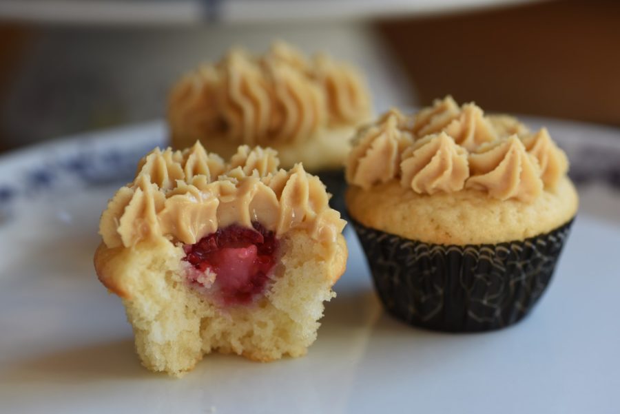 små-hindbærmuffins-med-dulcey-creme-thumb